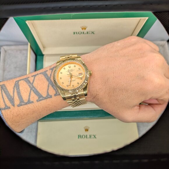 Luxury watch - Picture 1 of 6